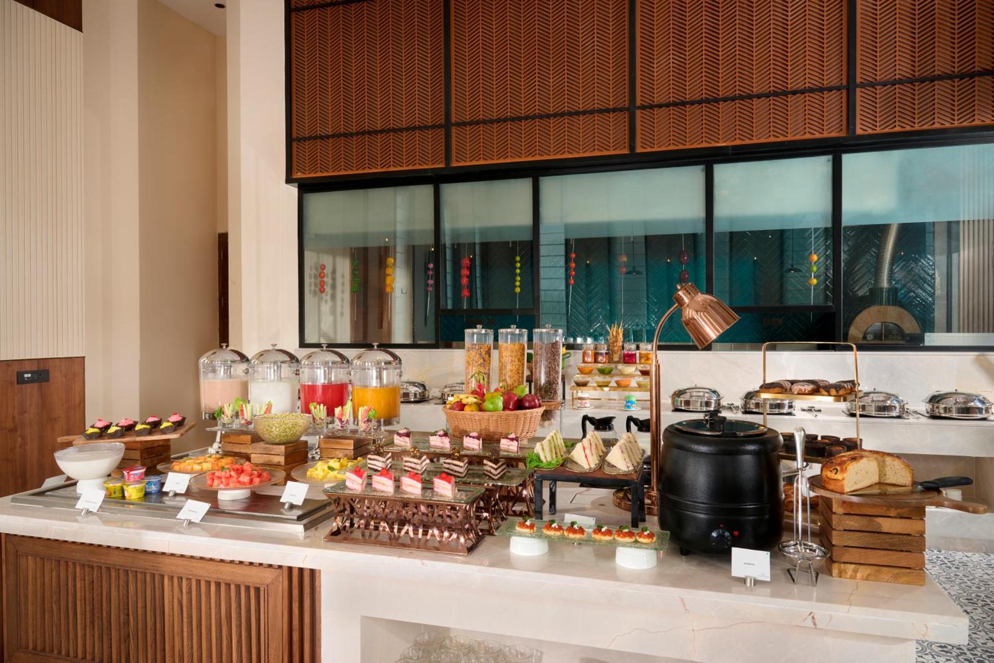 Iris Sarovar Portico Gurgaon Eksteriør billede