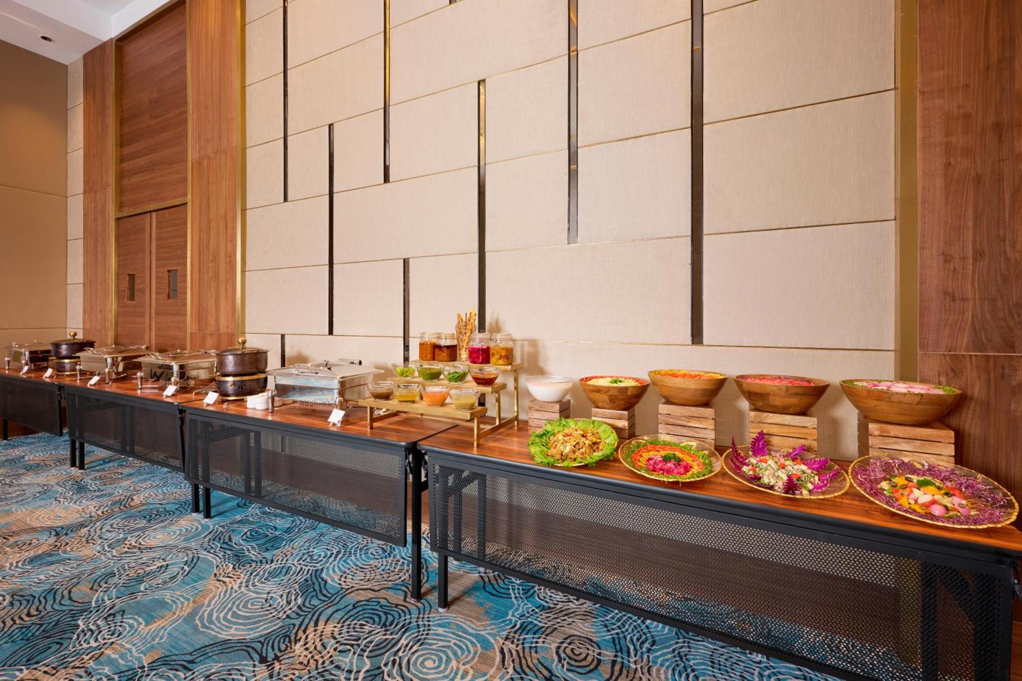 Iris Sarovar Portico Gurgaon Eksteriør billede