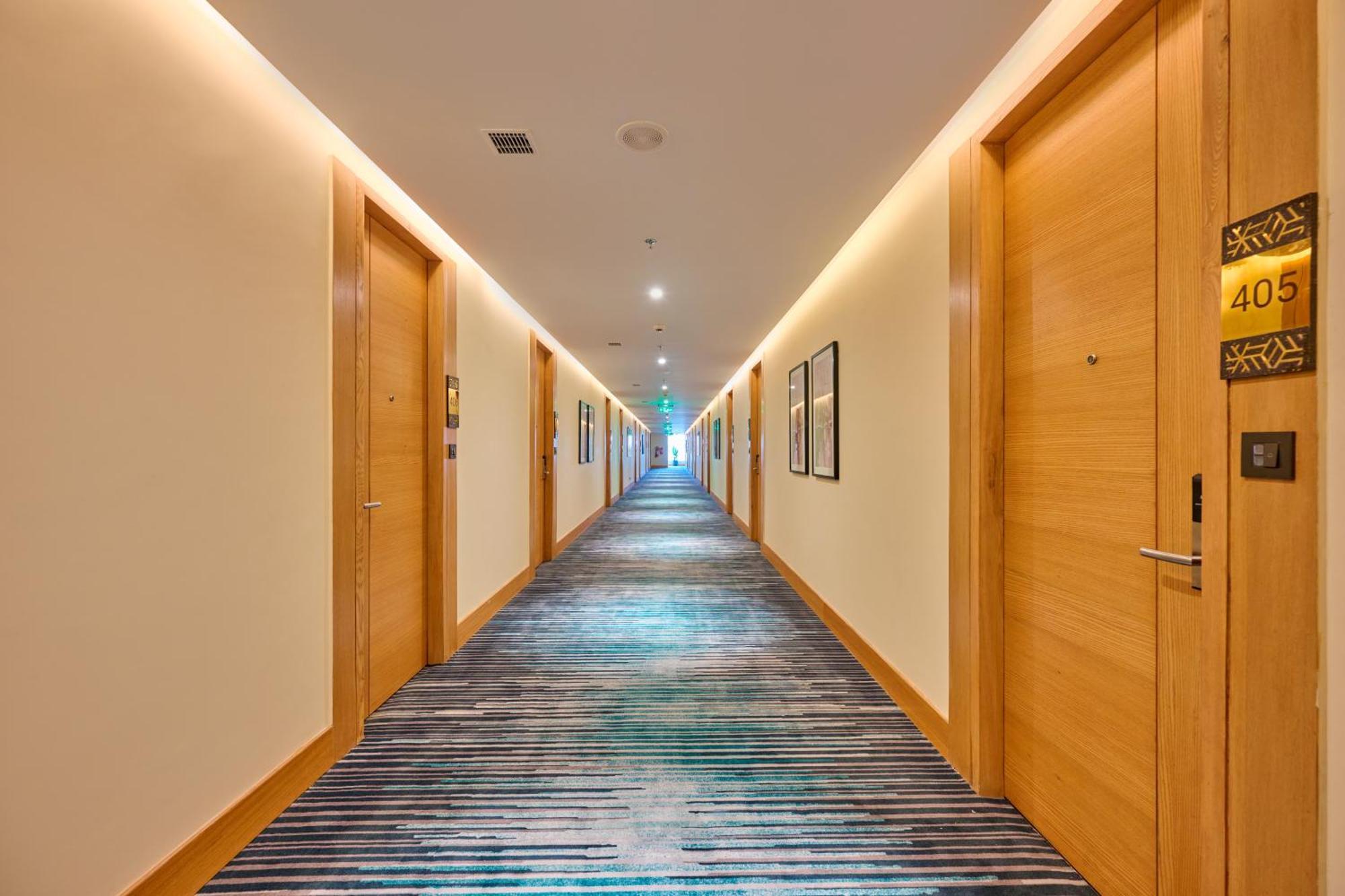 Iris Sarovar Portico Gurgaon Eksteriør billede