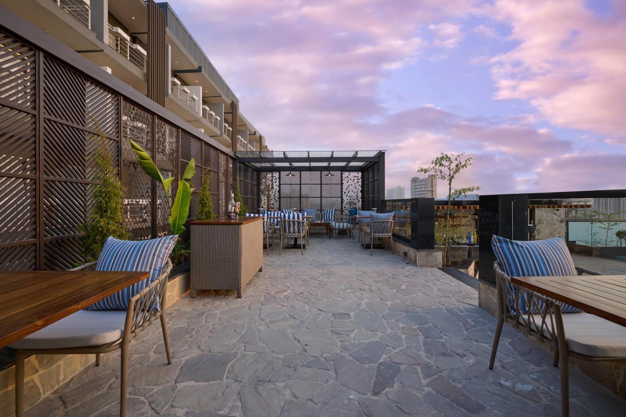 Iris Sarovar Portico Gurgaon Eksteriør billede