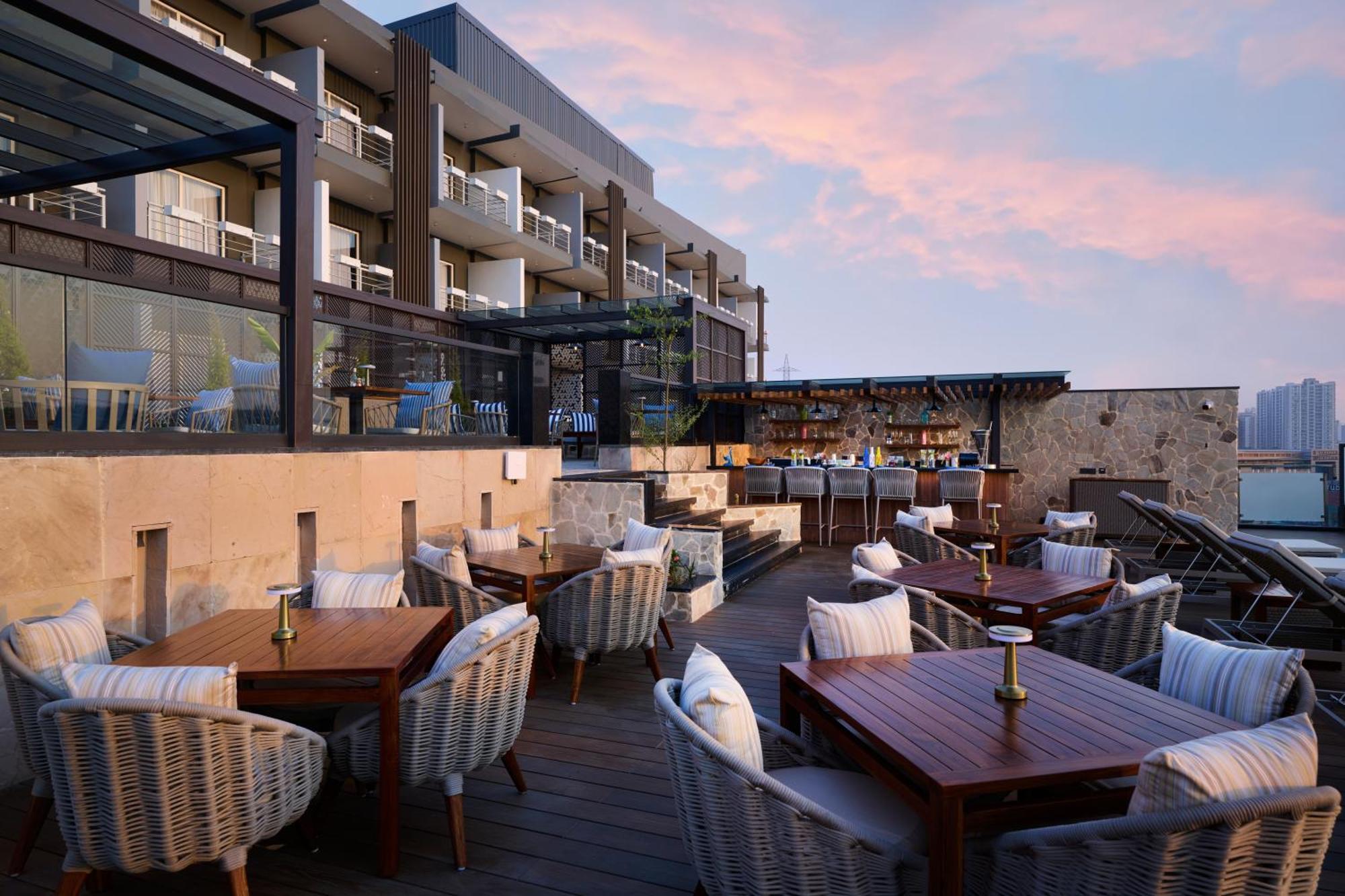 Iris Sarovar Portico Gurgaon Eksteriør billede