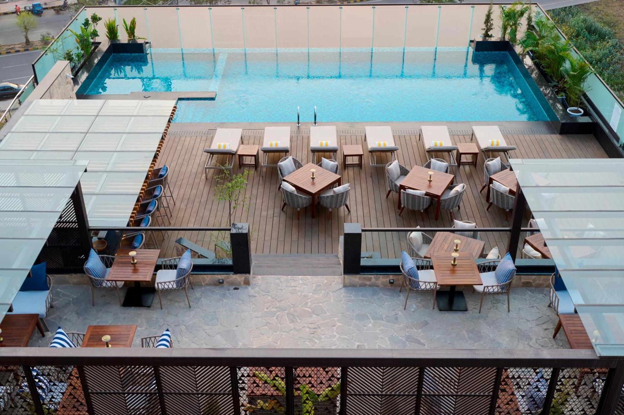 Iris Sarovar Portico Gurgaon Eksteriør billede