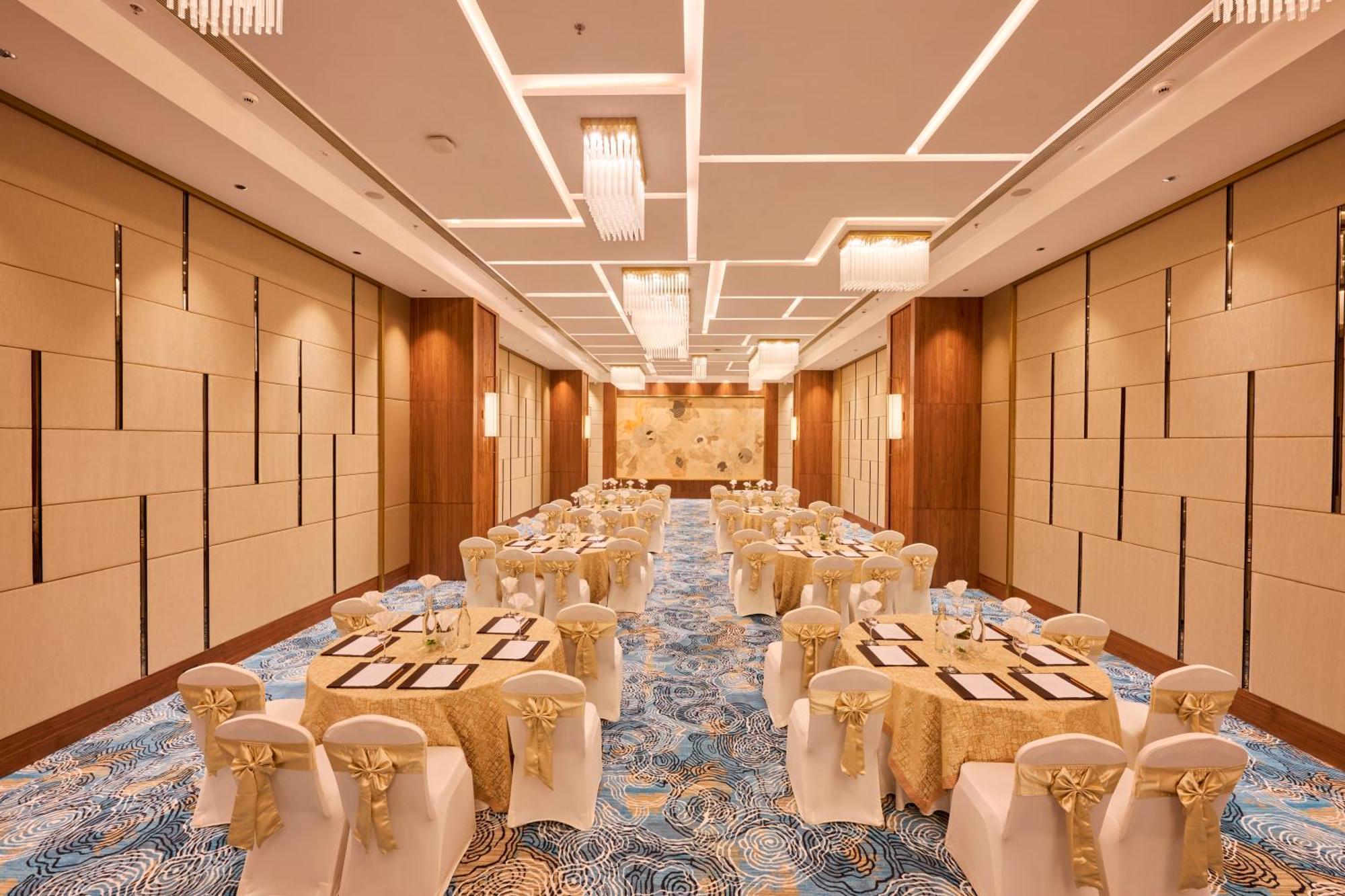 Iris Sarovar Portico Gurgaon Eksteriør billede